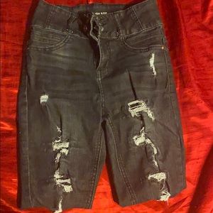 No boundaries high rise ripped skinny jeans.Size 7